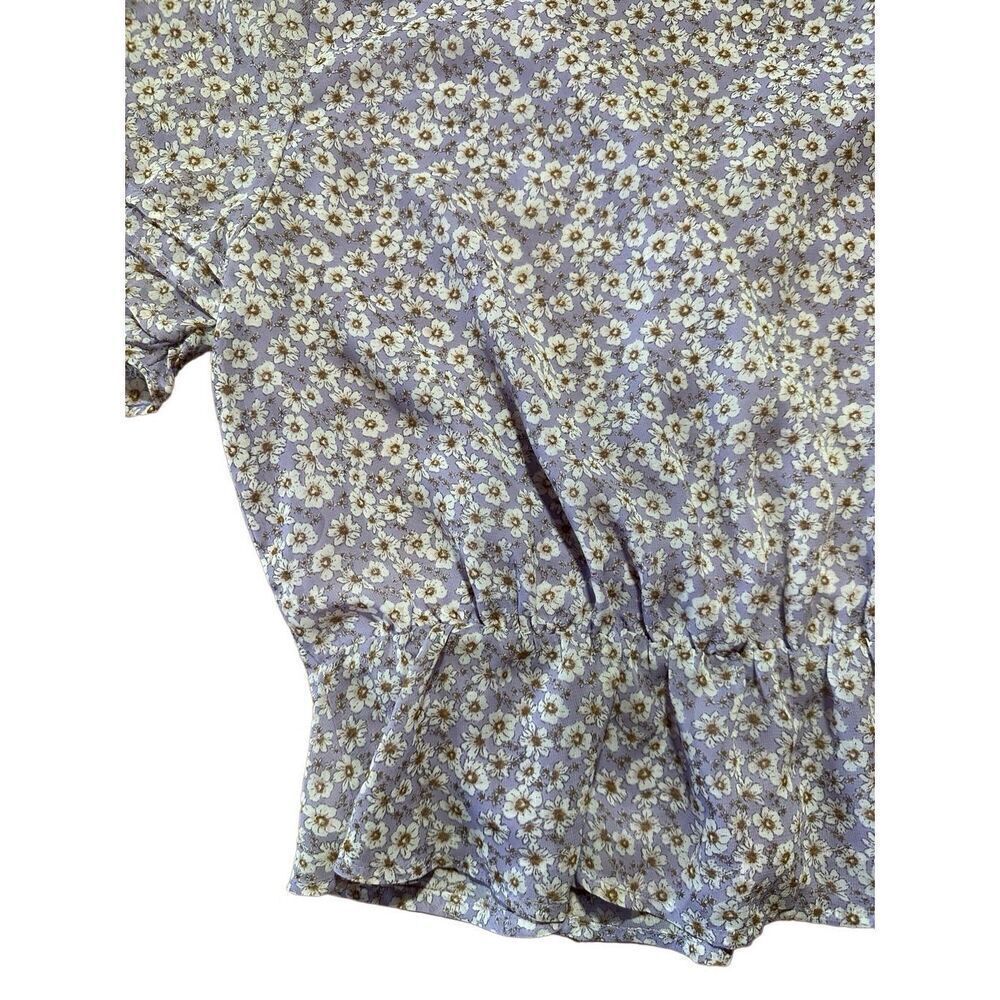 ASTR The Label Womens Lilac Ditsy Floral Ruffle Vneck blouse Sz M - Picture 9 of 10
